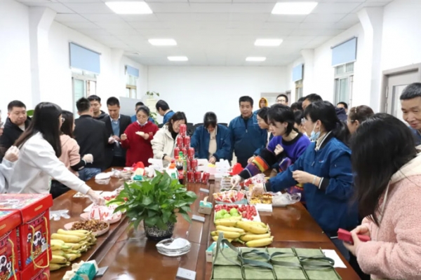 熱辣春日，滾燙人生 | 奧楷機(jī)械為女員工發(fā)放"女神節(jié)"禮物